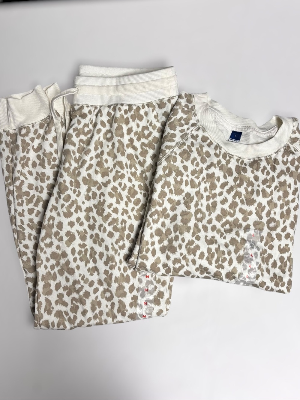 Old Navy Women's Cream & Tan Leopard Crewneck Sweater Set